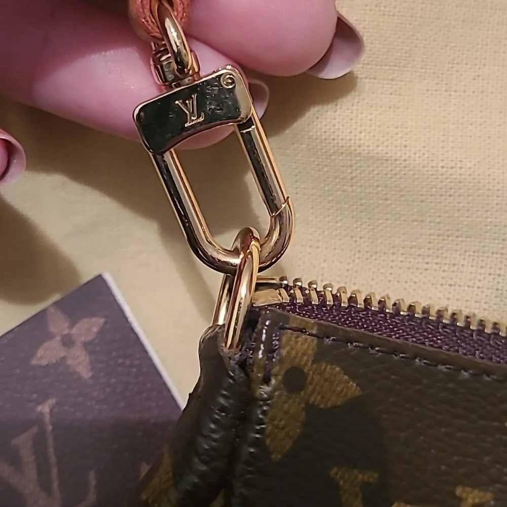 Authentic Louis Vuitton Pochette accessory bag, like new - Picture 2 of 6